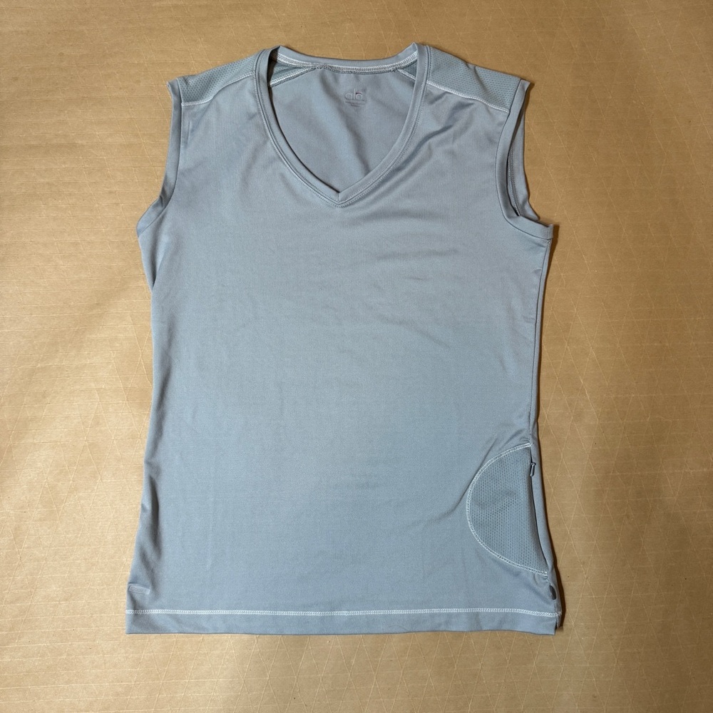 ALO Yoga Coolfit Tank Top Womens large  Gray Vented V-Neck Athletic‎